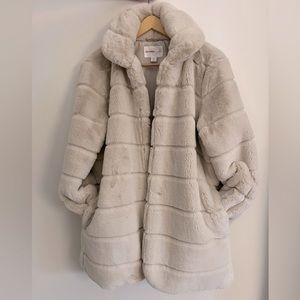 NWOT - Faux Fur jacket XL